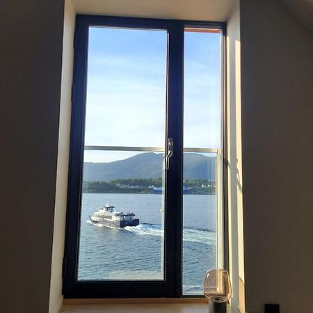 Single Elegant Room I Sentrum- Sea View Ålesund Zewnętrze zdjęcie